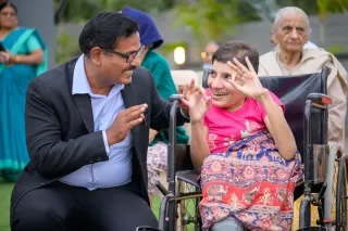 Resident participating in sensory and memory engagement